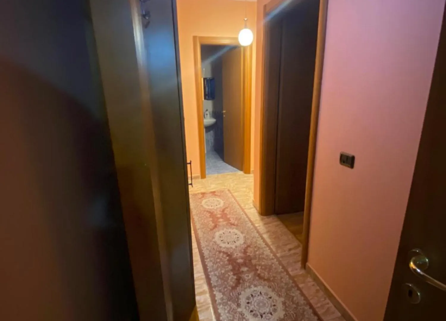 Klik Center Apartment Tirana 0*,  Albania